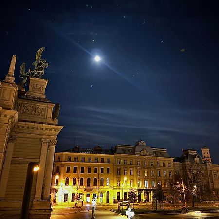 Apartopera Lviv Exteriör bild